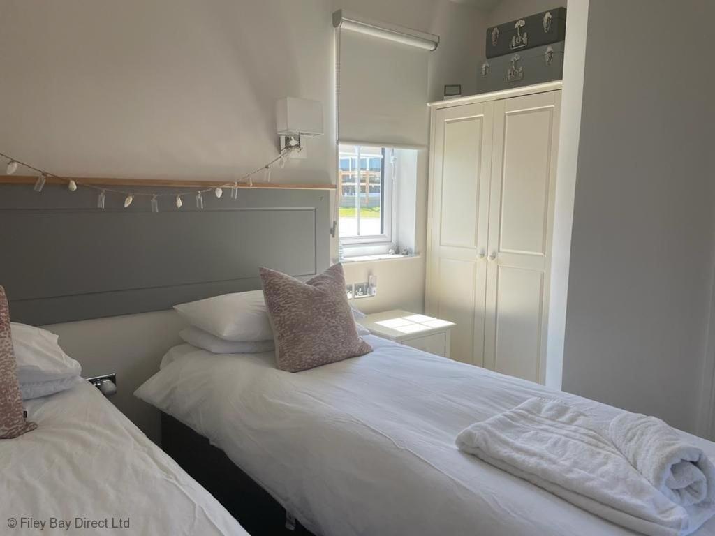 Lakeside Retreat At The Bay Filey, Sleeps 4, 2 Non-Shedding Dogs Welcome For Free Eksteriør bilde